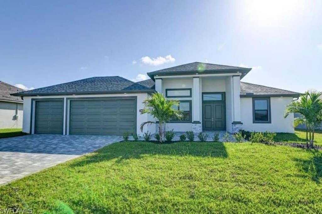 Newly Built Villa Ballerina With Heated Pool And Incredible View Into Beautiful Arrowheadcanal Cape Coral Exterior photo