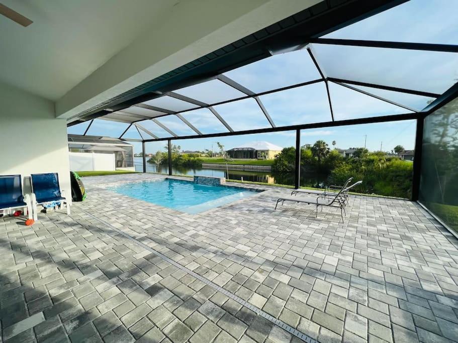 Newly Built Villa Ballerina With Heated Pool And Incredible View Into Beautiful Arrowheadcanal Cape Coral Exterior photo